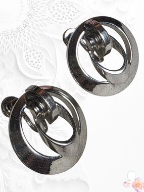 Vintage Silver-Tone Interlocking Circle Screw Back Earrings